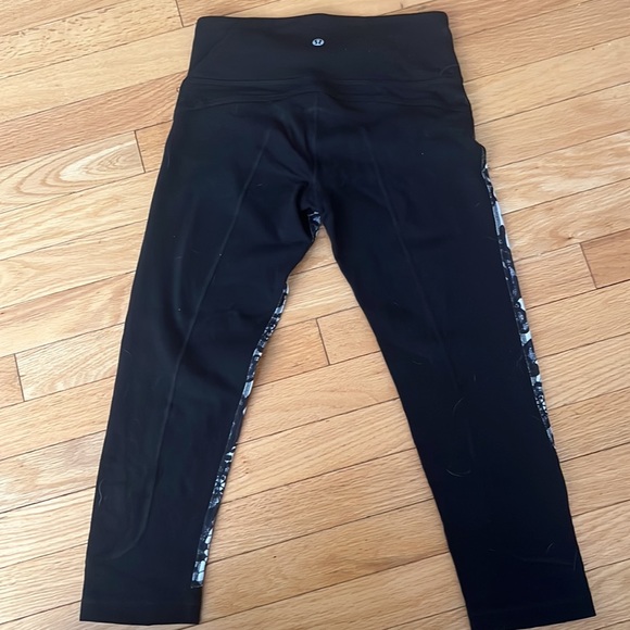 Lululemon leggings 3/4 length - Picture 2 of 3
